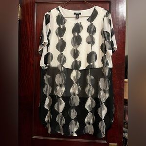 Alfani long top, short sleeve black and white, like new, size 10